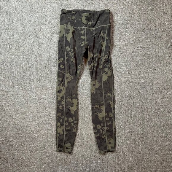 Vuori Stride Camo Floral Flower Leggings Oregano Green Size Est X-Small - Yoga - Picture 2 of 6